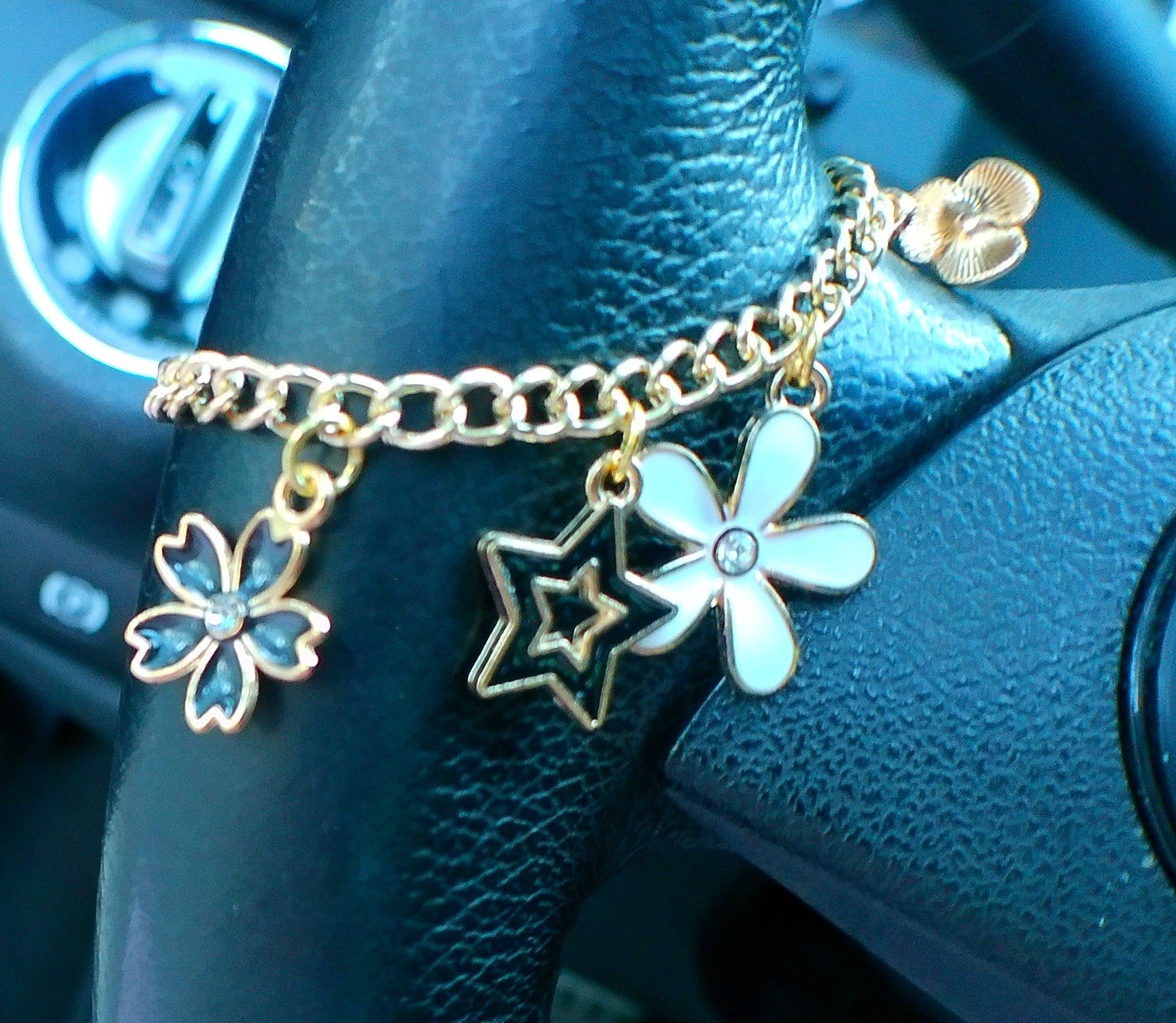 KC Drive Collection – Steering Wheel Charm Chain